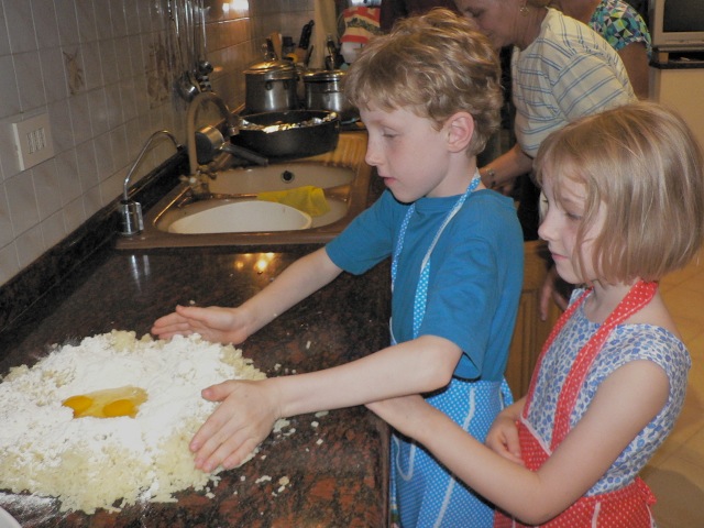 Family cooking class : making gnocchi (with Cristina's own celebrated potatoes)